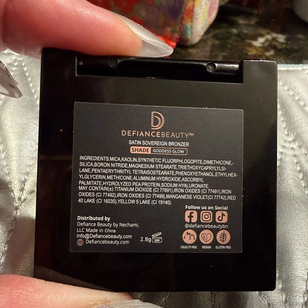 Defiance Beauty by Nechami - Satin Sovereign Bronzer in Goddess Glow